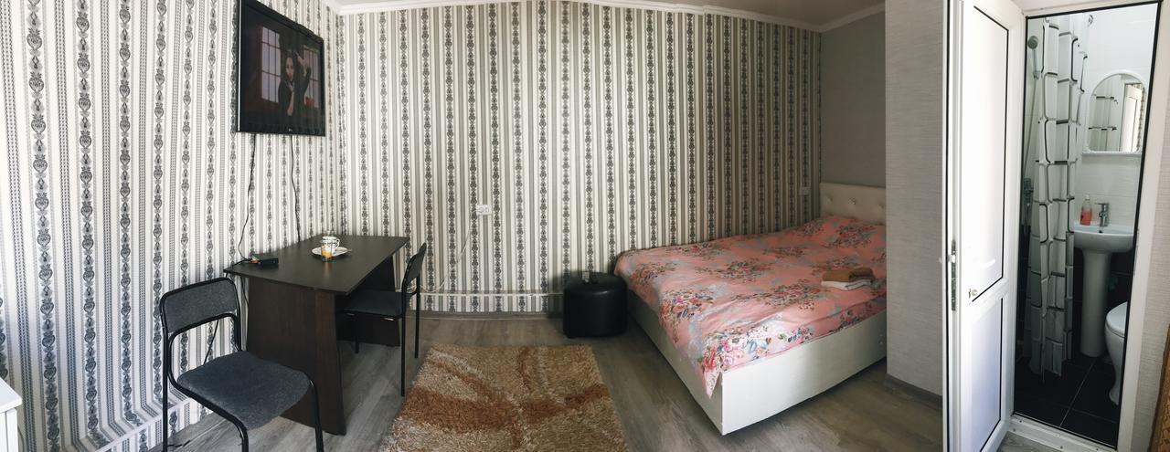 Holiday Hostel House Bisjkek Eksteriør bilde